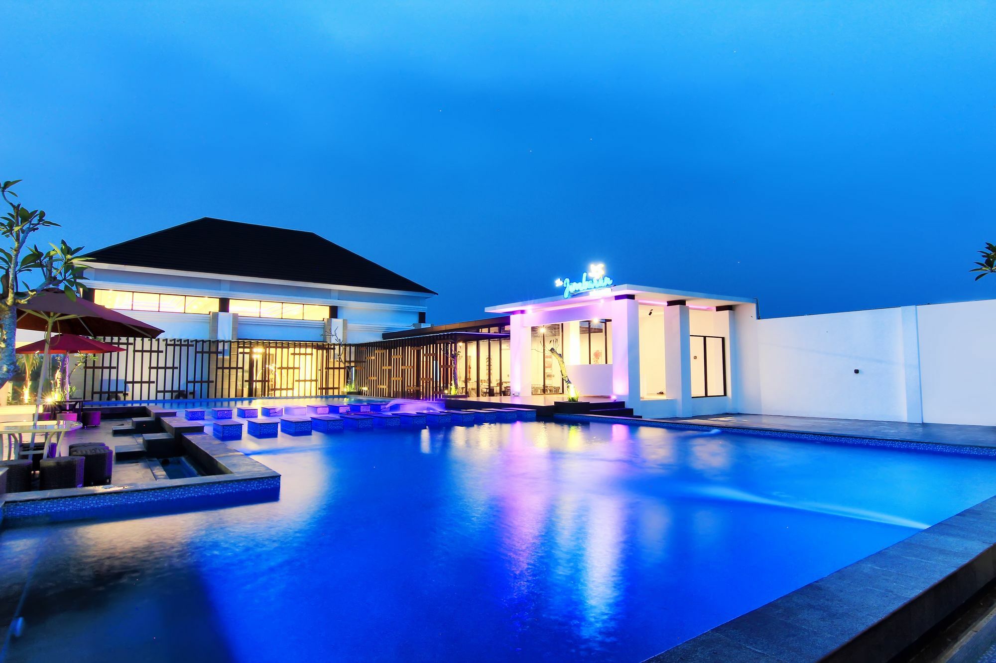 The Baliview Luxury Villas & Resto Pekanbaru Buitenkant foto